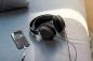 Mobile Preview: Philips Fidelio X3/00 Over Ear Kopfhörer an Smartphone angeschlossen