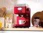 Mobile Preview: Russell Hobbs Siebträger Retro Espressomaschine Rot in Benutzung