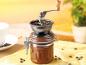Mobile Preview: Kaffeebohnen eingefüllt in der Kaffemühle Genua