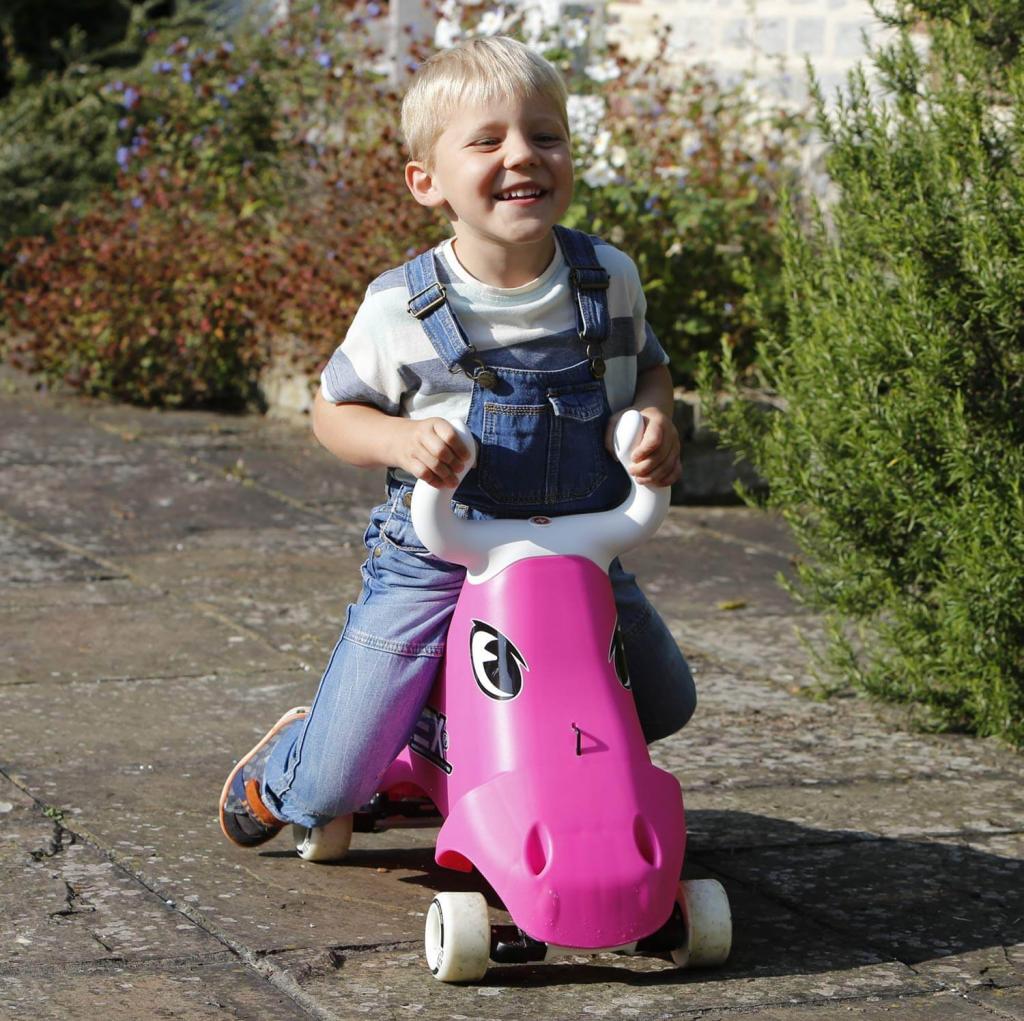 Slex RodeoBull Rutschfahrzeug in pink mit Kind