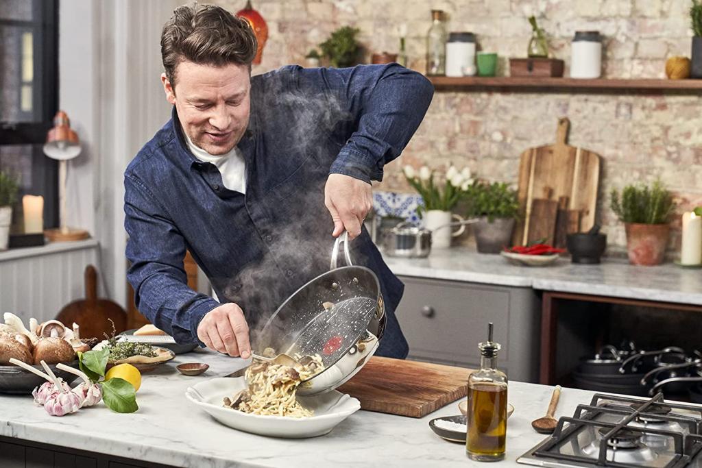 Tefal Jamie Oliver Cook`s Classic 7-teiliges Edelstahl Topfset in Benutzung 1
