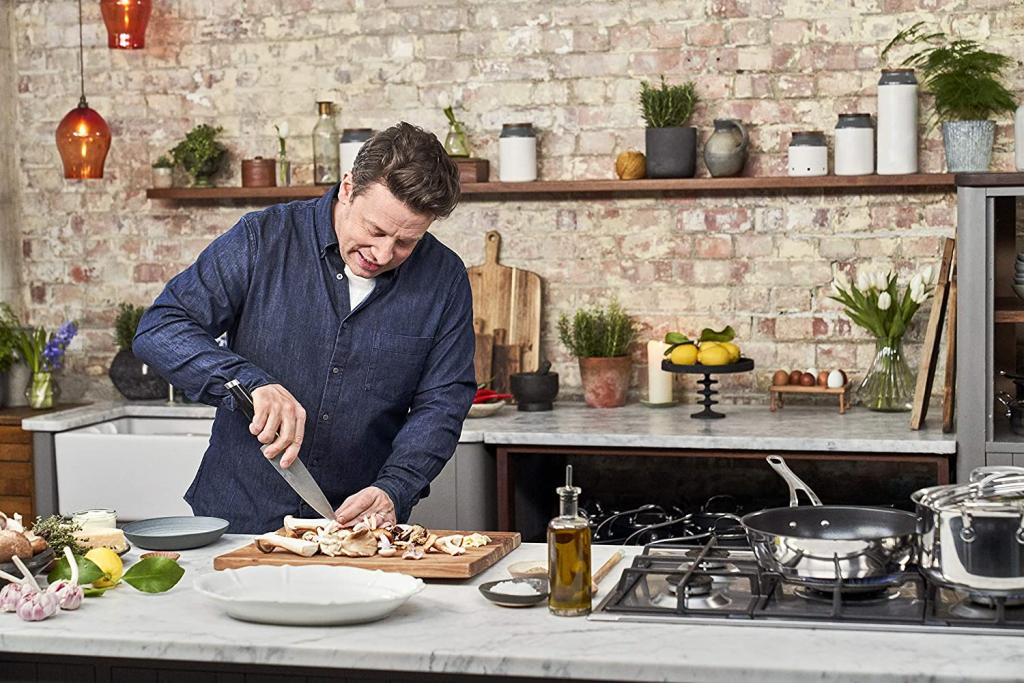 Tefal Jamie Oliver Cook`s Classic 7-teiliges Edelstahl Topfset in Benutzung 2