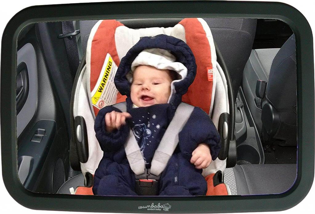 Anblick eines Babys im Wumbi Rücksitzspiegel